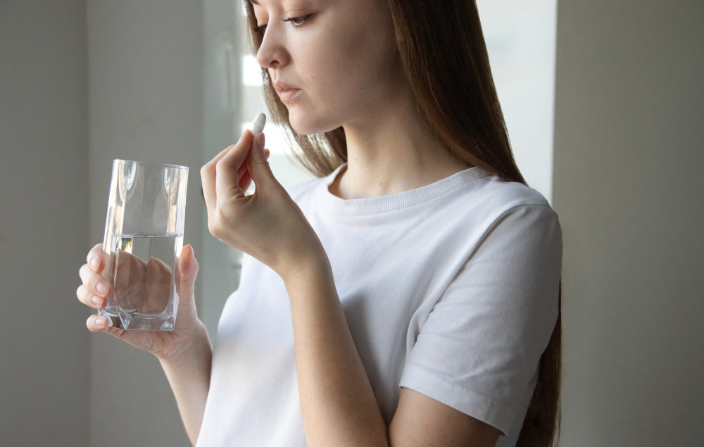 Femme qui se complémente 