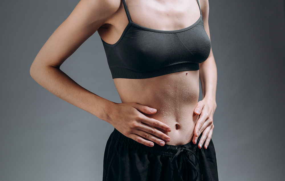 Stomach vacuum : technique, bienfaits et comment bien le pratiquer